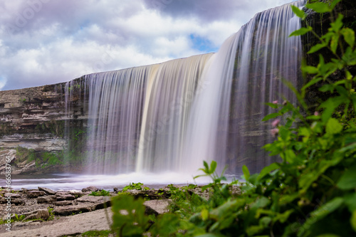 der J  gala Wasserfall in Estland  in der N  he von Tallinn  eine traumhafte Naturlandschaft im Baltikum