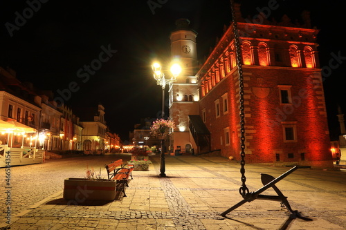 Sandomierz. Nocny widok na ratusz. Night view of the town hall.