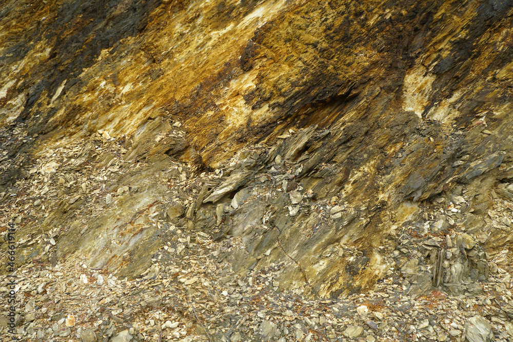 Clastic Sedimentary rock has the original texture of sediments such as sand, rubble and soil. Clastic Sedimentary rock has the original texture of sediments such as sand, rubble and soil.