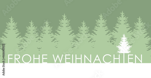 Frohe Weihnachten Text vor grünen Tannen Wald