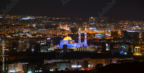 night view of the city © Cheenou