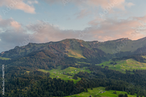 Schöne Erkundungstour durch das Alpenland Österreich. 