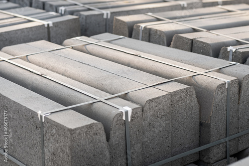 Canvas Print Concrete blocks on pallets, tied with screeds.