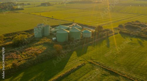 Biogasanlage aus der Luft Perspektive mit einer Drohne aufgenommen
