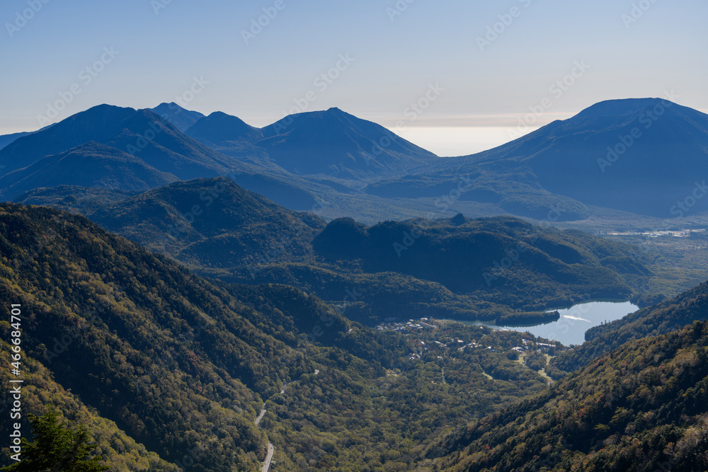 金精山から見た男体山と湯ノ湖