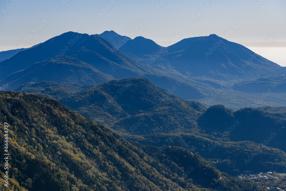 金精山から見た太郎山と大真名子山、小真名子山