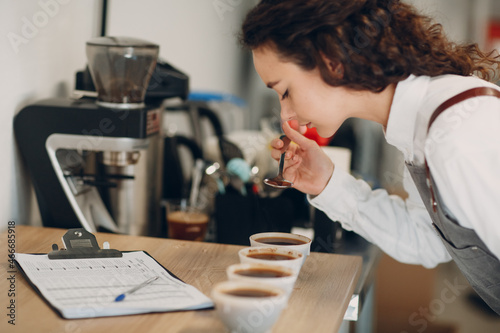 Obraz na płótnie Cup Taster Girl Tasting Degustation Coffee Quality Test. Coffee Samples Cupping Test Taste w salonie