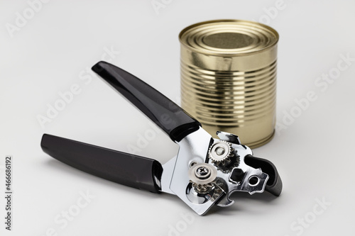 Bild auf Leinwand Food can and modern airtight can opener