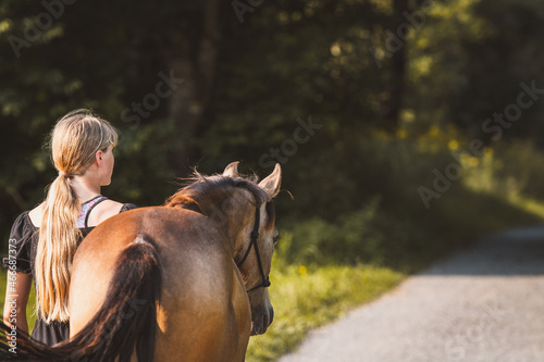 Spazieren mit dem Pferd/Pony © Petra Fischer