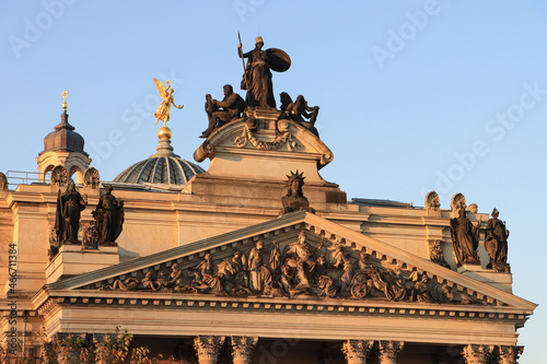 Dresden; Dreiecksgiebel und Figurenschmuck über dem Portikus der Kunsthalle photo