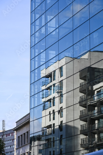 building beton verre architecture immobilier tour immeuble logement Bruxelles