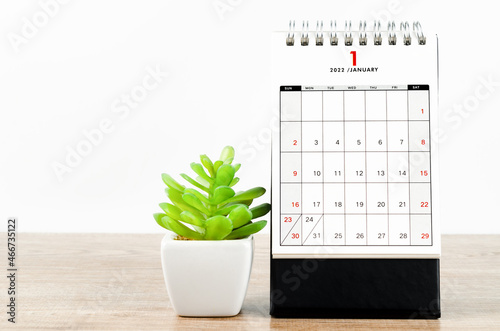 The January 2022 desk calendar.
