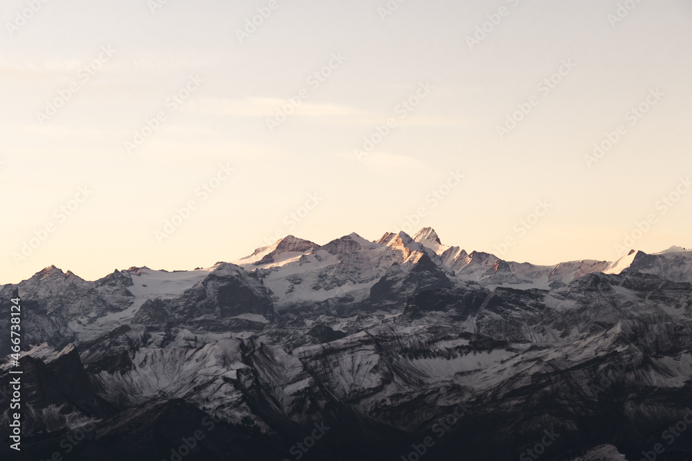 Morgenstimmung in den Schweizer Alpen