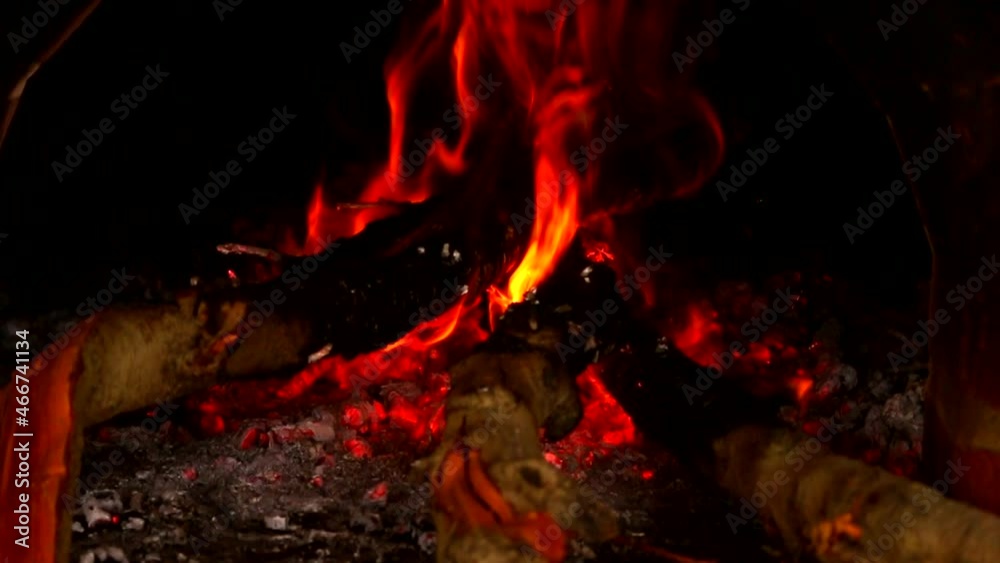 Una hoguera, fogata, fogón, lumbre o pira es un fuego mantenido voluntariamente para calentarse, cocinar o celebrar ritos o fiestas.