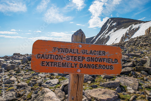 Fényképezés Tyndall Glacier steep snowfield sign extremely dangerous