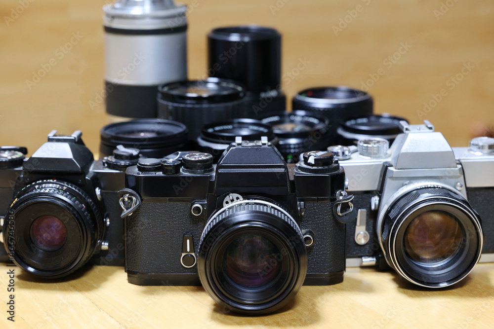 正面から見た3台のフィルムカメラとレンズ群 Stock Photo | Adobe Stock