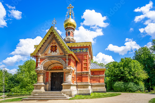 Russische Kirche im öffentlichen Park in Bad Homburg vor der Höhe, Taunus, Hessen, Deutschland  photo