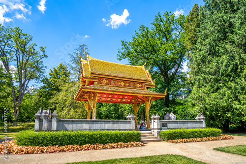 Thailändischer Tempel im öffentlichen Park in Bad Homburg vor der Höhe, Taunus, Hessen, Deutschland  photo
