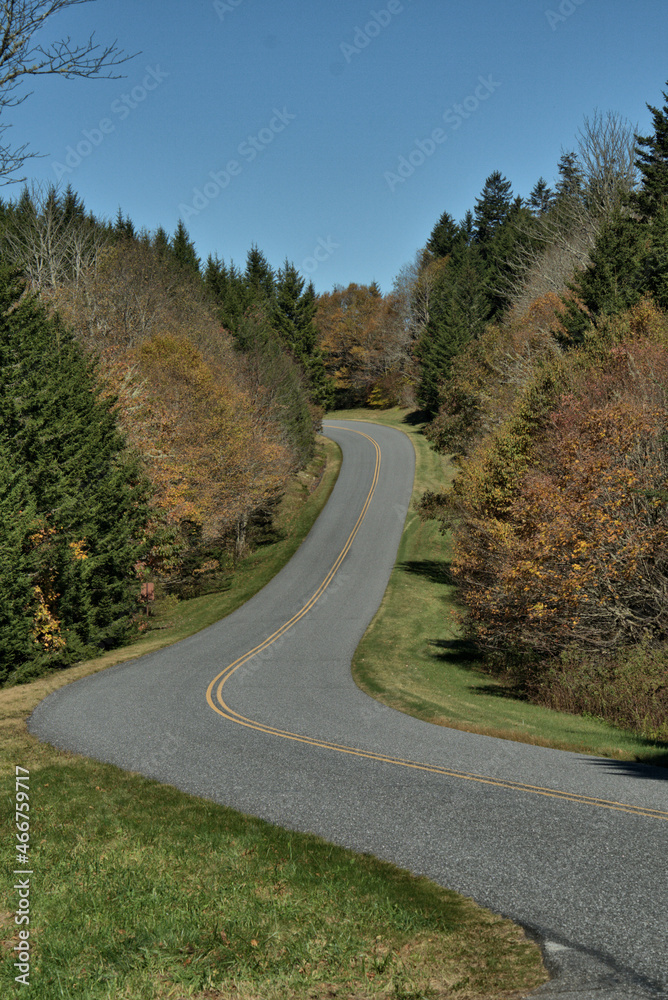 Fototapeta premium Fall Colors on the Blue River Parkway
