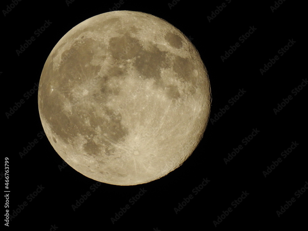 Full Moon, It is an astronomical body that orbits planet Earth. Natural satellite Full Moon, It is an astronomical body that orbits planet Earth. Natural satellite