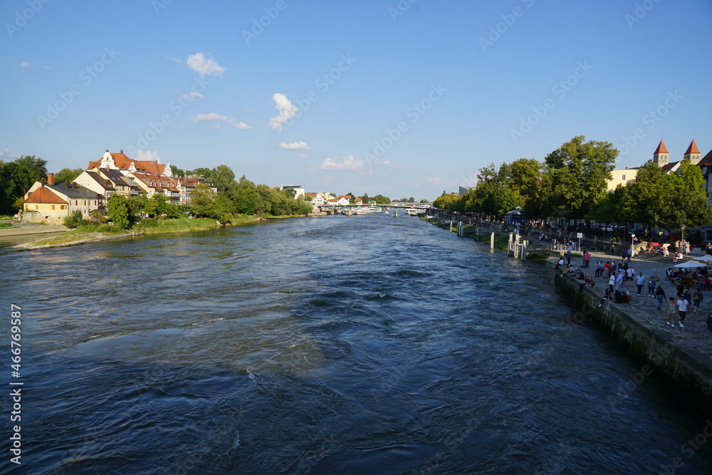 Blick zur Donauinsel Unterer Wöhrd in Regensburg