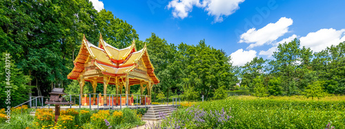 Thailändischer Tempel im öffentlichen Park in Bad Homburg vor der Höhe, Taunus, Hessen, Deutschland  photo