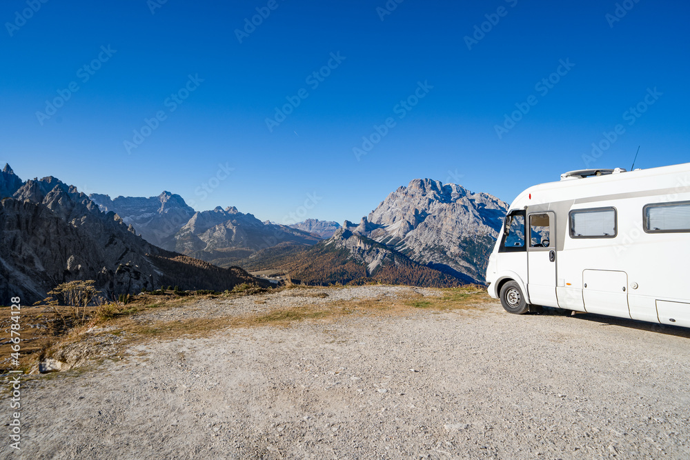Wohnmobil Berge Womo Urlaub Camper Blauer Himmel Dolomiten Wohnmobil Berge Womo Urlaub Camper Blauer Himmel Dolomiten
