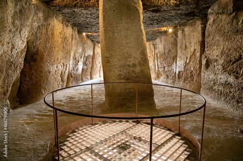 Foto DOLMEN DE MENGA, ANTEQUERA
