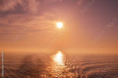 Zachód słońca cieśnina morze dover