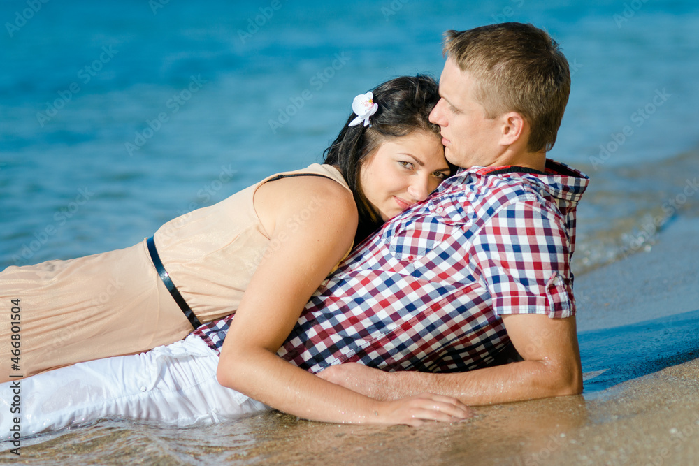 Fototapeta premium a guy and a girl walk along the seashore