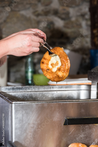 Krapfen frisch gebacken - Pfannkuchen photo