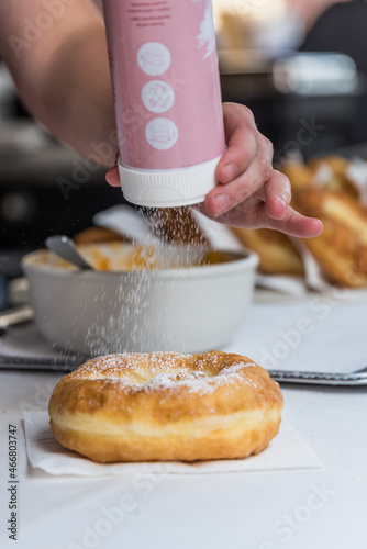 frisch frittierter Pfannkuchen - Bauernkrapfen photo