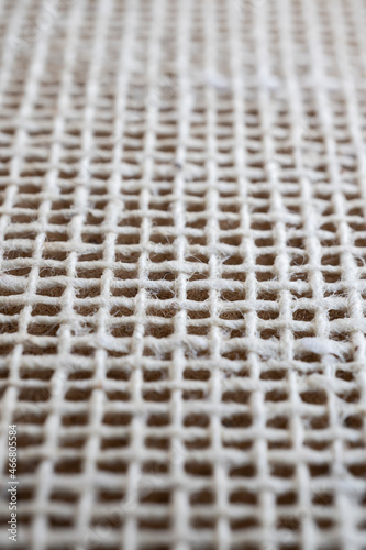 tejido de tela entrelazado formando cuadrados con hilos
