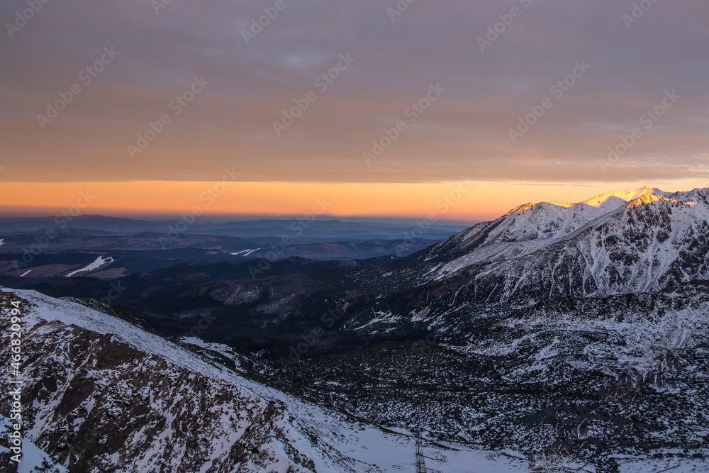 Tatry Zimą, Góry o zachodzie słońca 