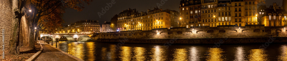 Saint Michel Notre Dame à noite