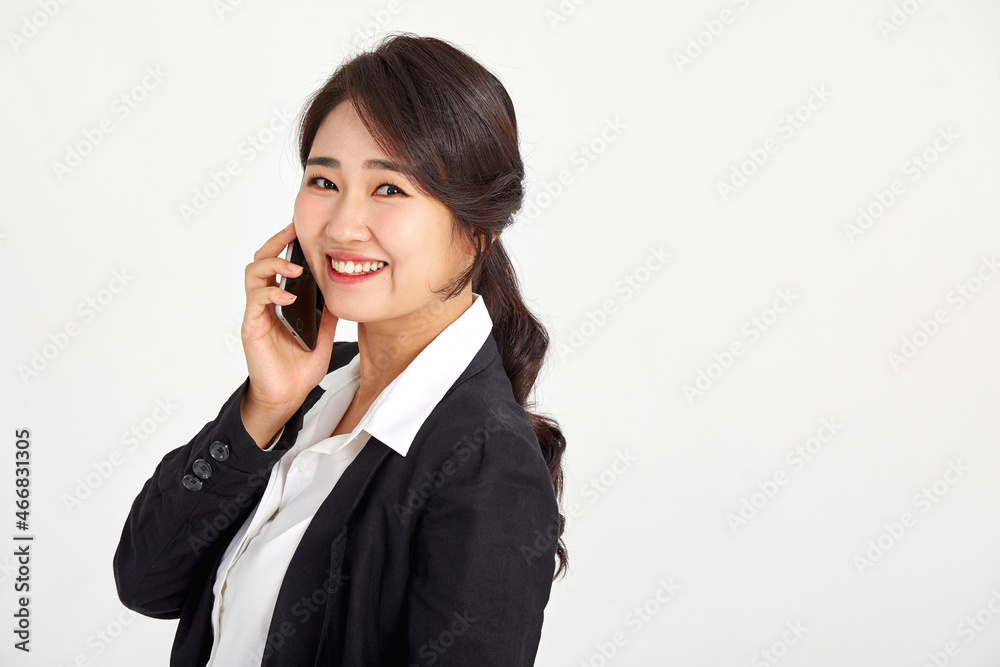A business woman in her 30s who works on the phone on the move. A business woman in her 30s who works on the phone on the move.
