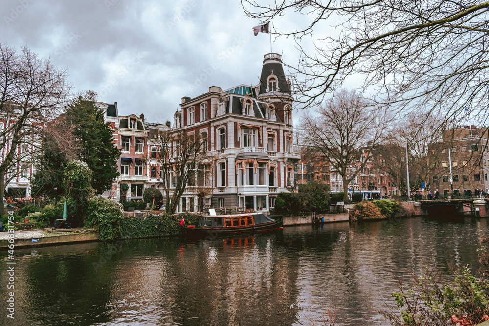 Naklejka premium city canal houses