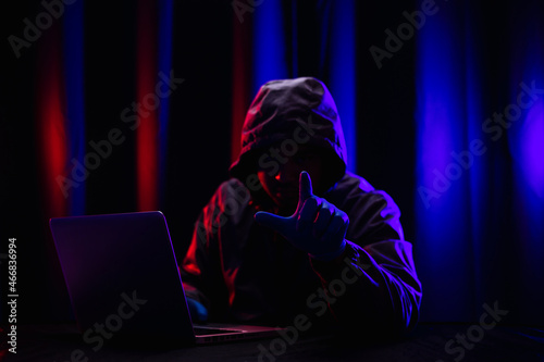 Quadro em tela Hackers wear hoods to cover their faces