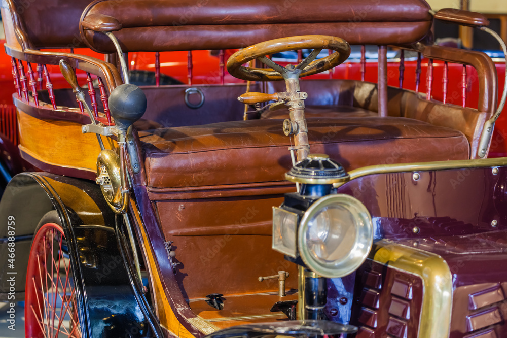 Fototapeta premium Vintage car - technology background