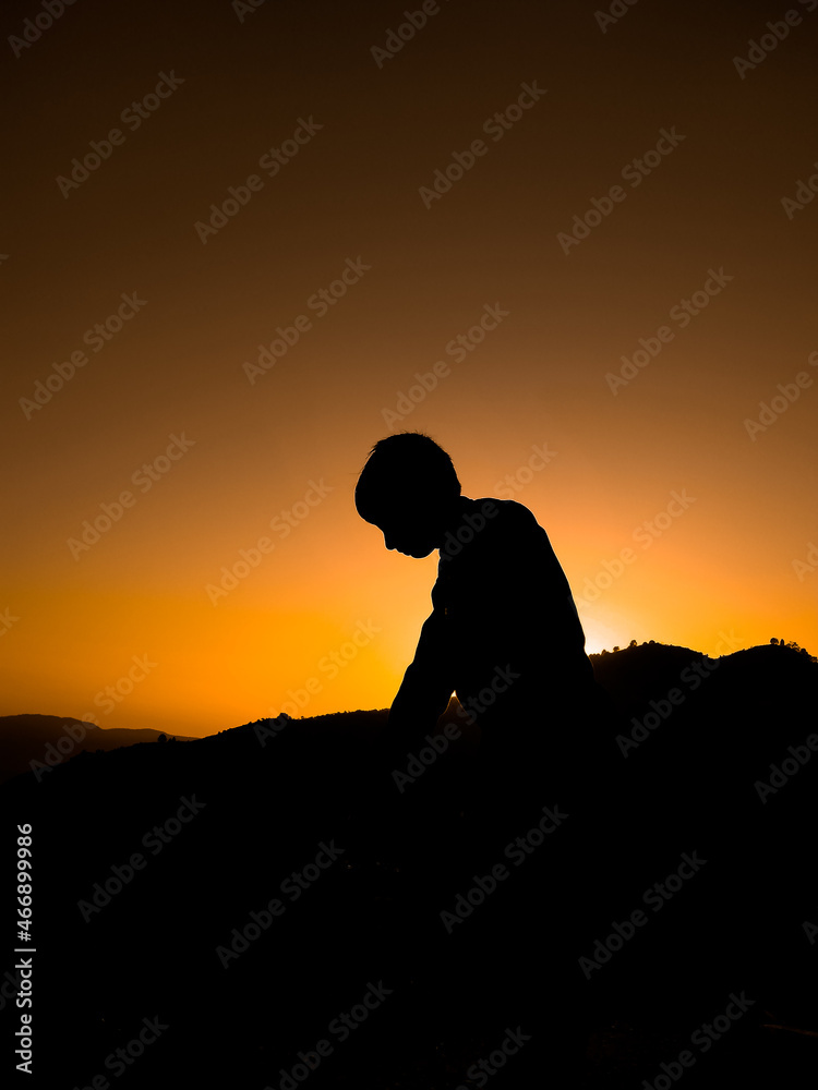 Naklejka premium silhouette of a person with a backpack