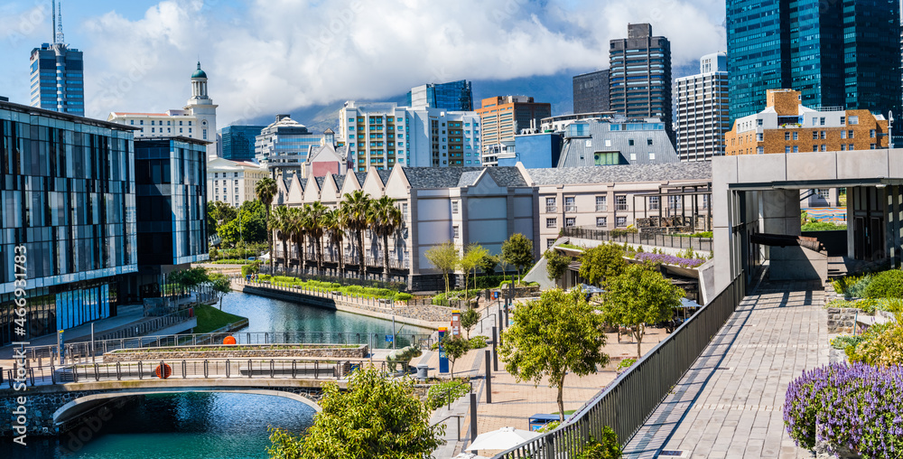 Fototapeta premium Panorama shot of Cape Town city overlooking the canal and clouds covering table mountain