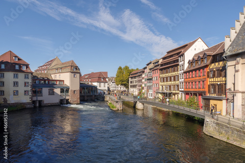 Fototapeta Naklejka Na Ścianę i Meble -  Houses on a canal in Petite France district in Strasbourg