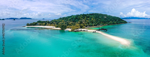 Fototapeta Naklejka Na Ścianę i Meble -  Beautiful tropical island koh Kham, white sand beach with volcanic rocks, near koh Mak, Trat, Thailand