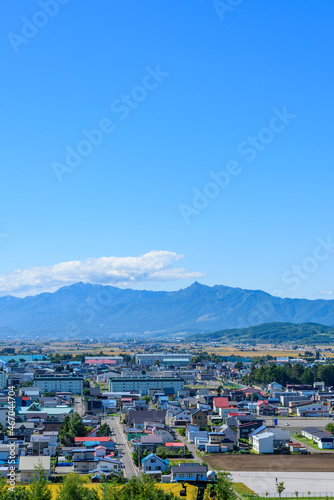 北海道　　秋　日の出公園展望台より上富良野町を望む  © rujin