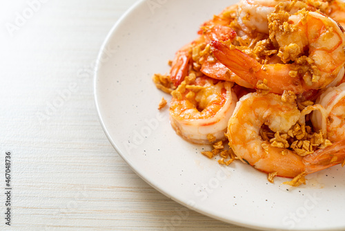 fried shrimps or prawns with garlic