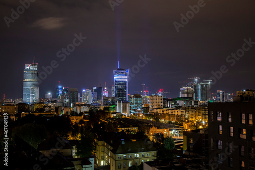 Panorama nocnej Warszawy, światła miasta nocą, ciepła letnia noc w Warszawie  photo