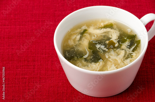 玉子とワカメの中華風スープ