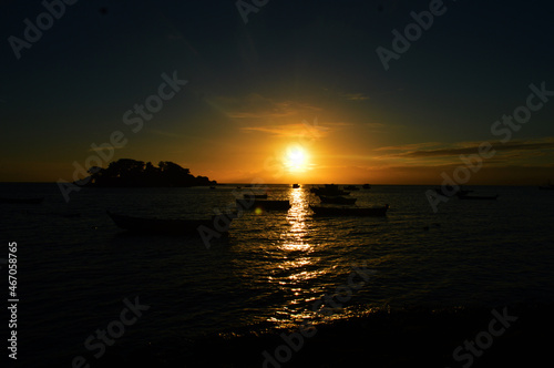 Praia de Sepetiba barcos de pescadores!