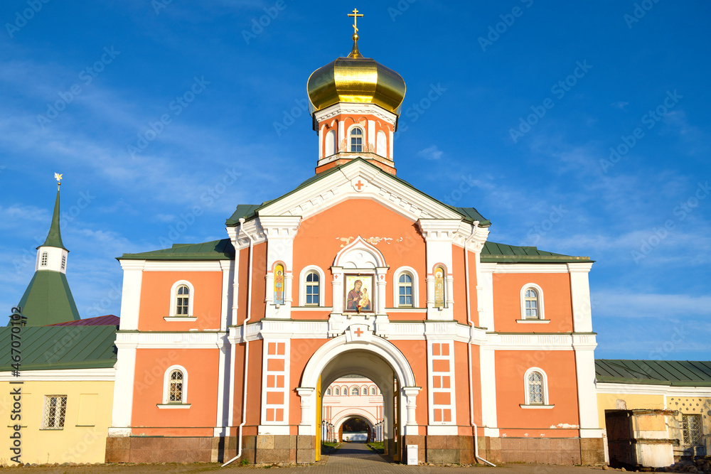 Obraz premium Church of Philip, Metropolitan of Moscow close-up sunny October day. Valdai Iversky Holy Lake Monastery, Novgorod region