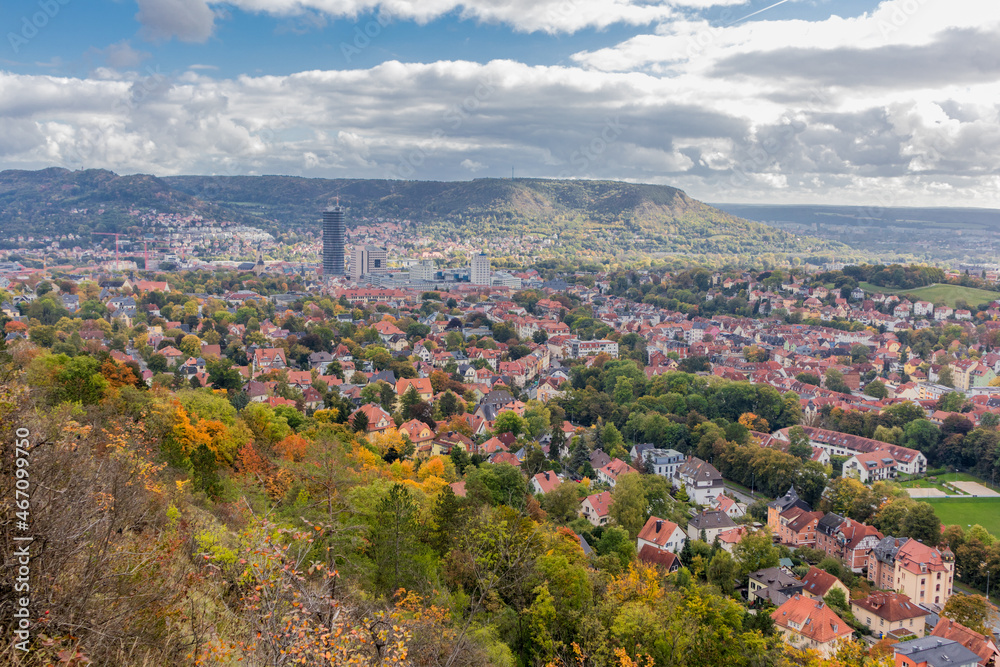 Entspannter Herbstspaziergang entlang der Saale Horizontale in Jena - Thüringen